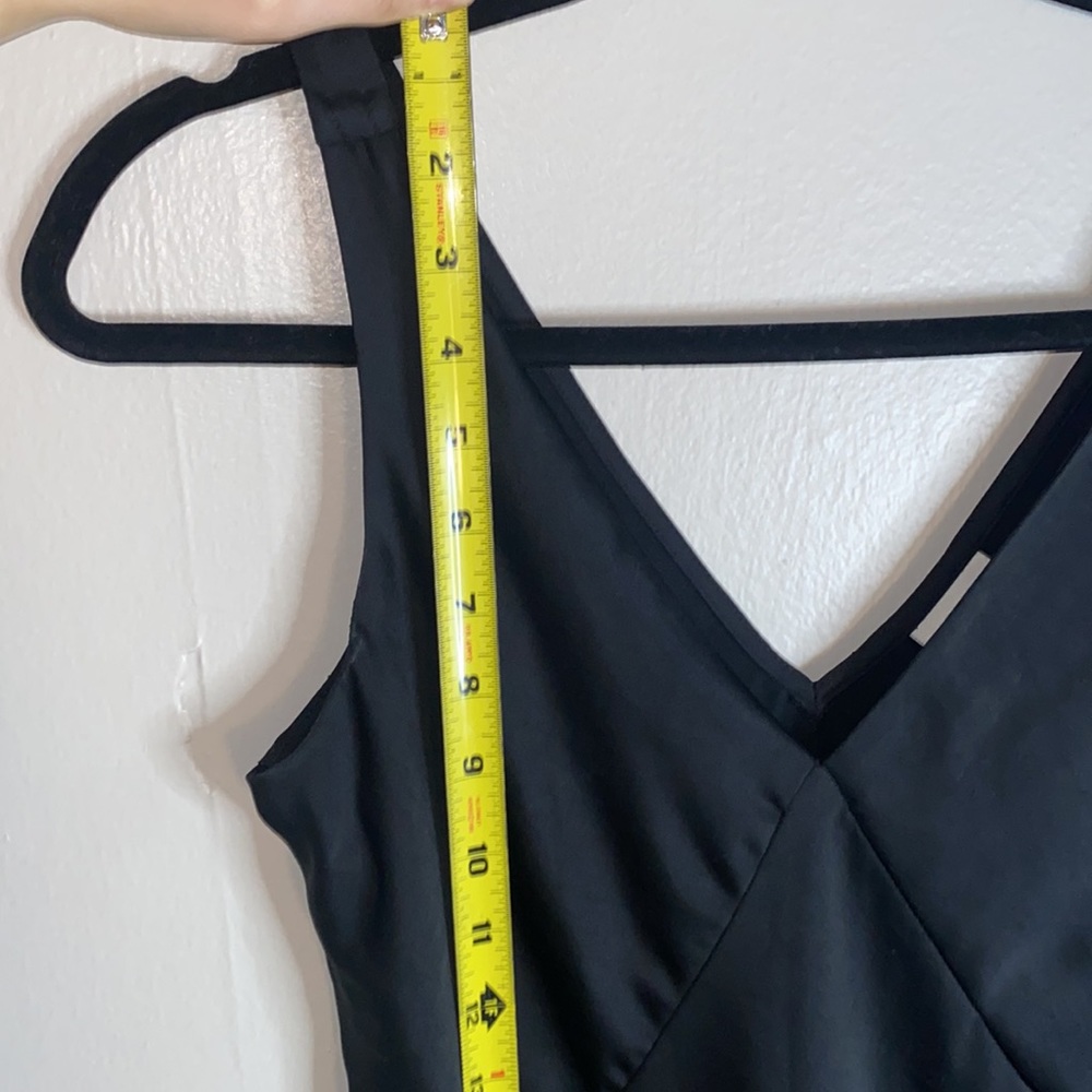 🎈NWT Beautiful Black V-Neck slip dress with slit up the side! - Picture 5 of 12